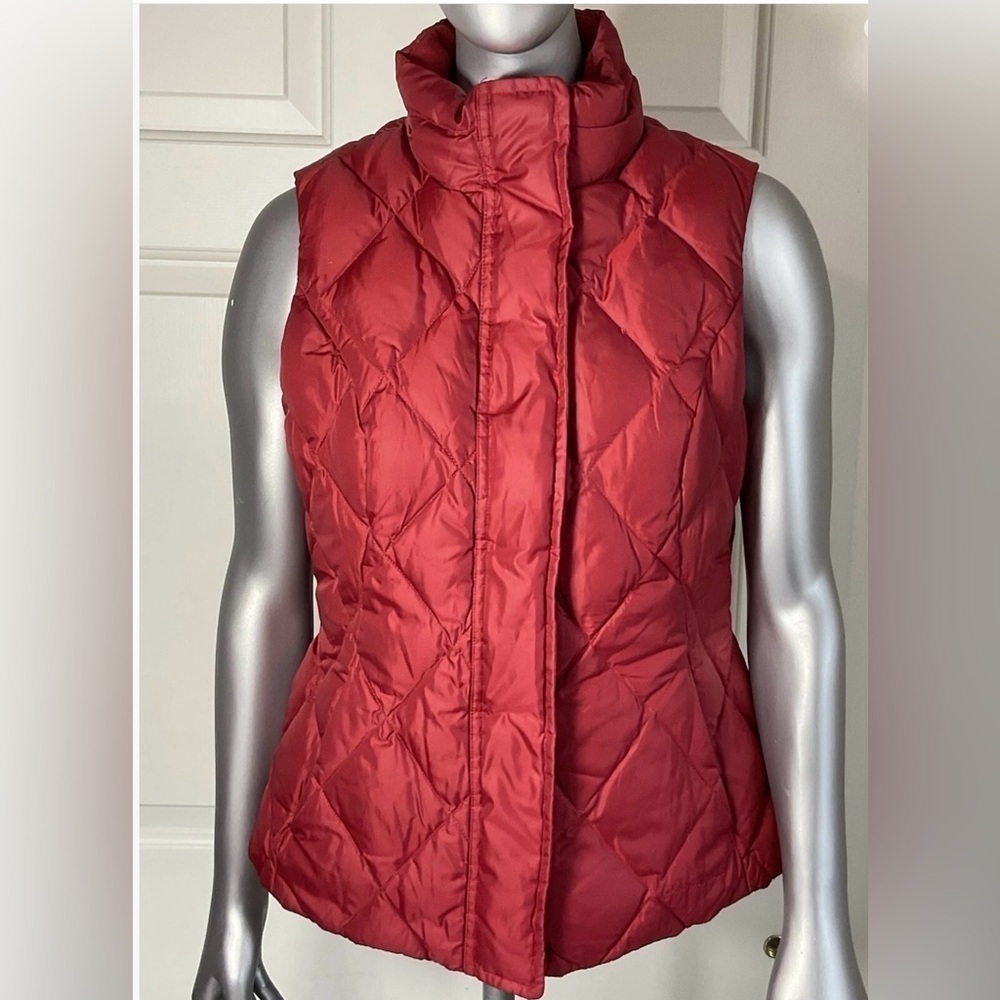 Eddie Bauer Women's Small Red Premium Quality min 75% Goose Down Puffer